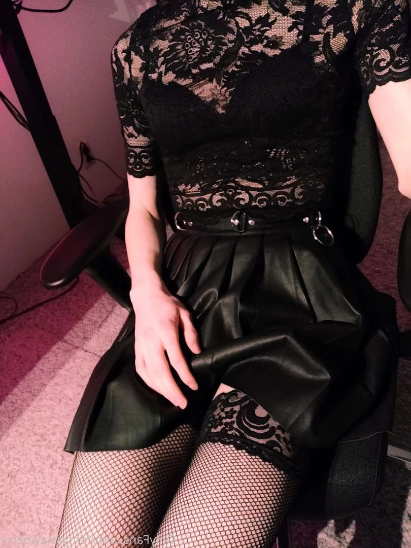 Lil Snarky Berry [ lilsnarkyberry ] Onlyfans leaked photo 8768543 on Hotleaks.tv