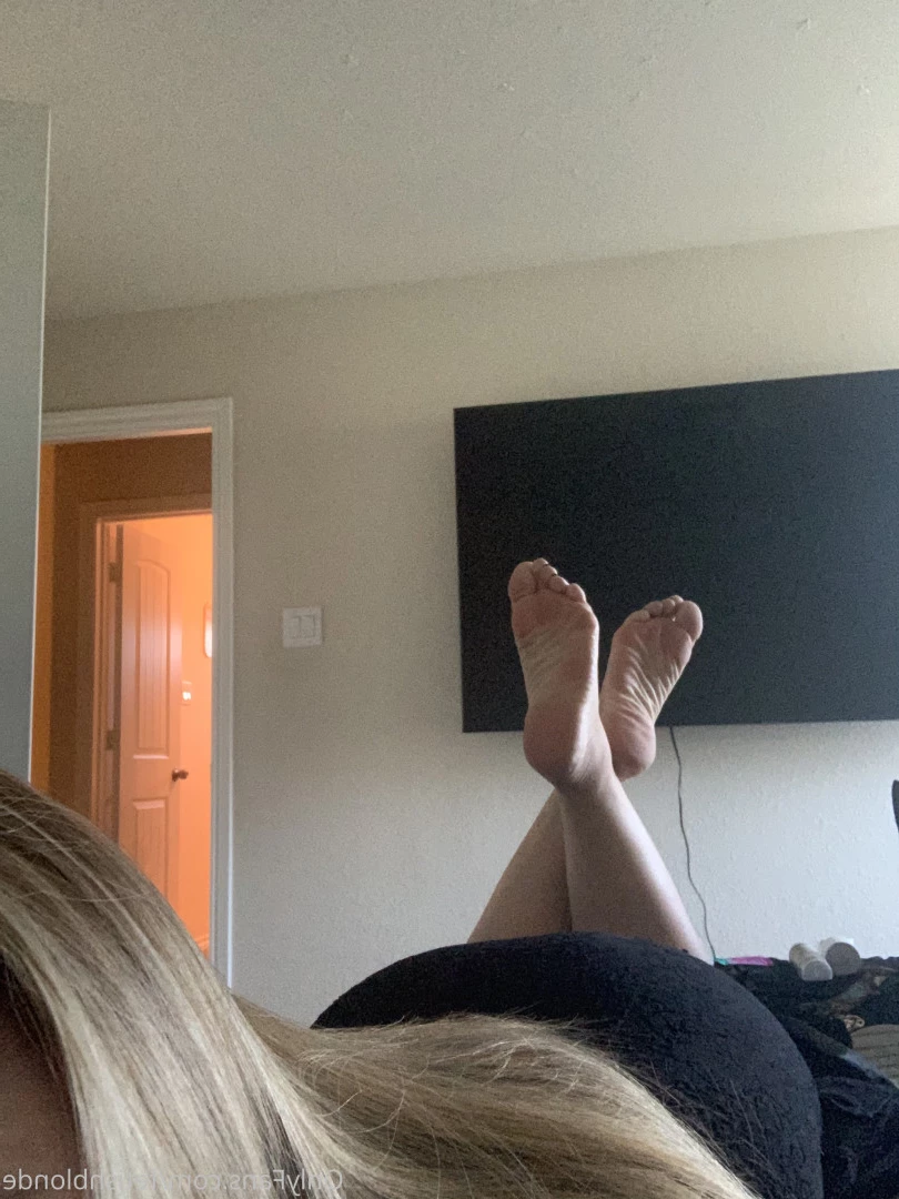 Foot fetish blonde [ fetishblonde ] Onlyfans leaked photo 10211323 on Hotleaks.tv