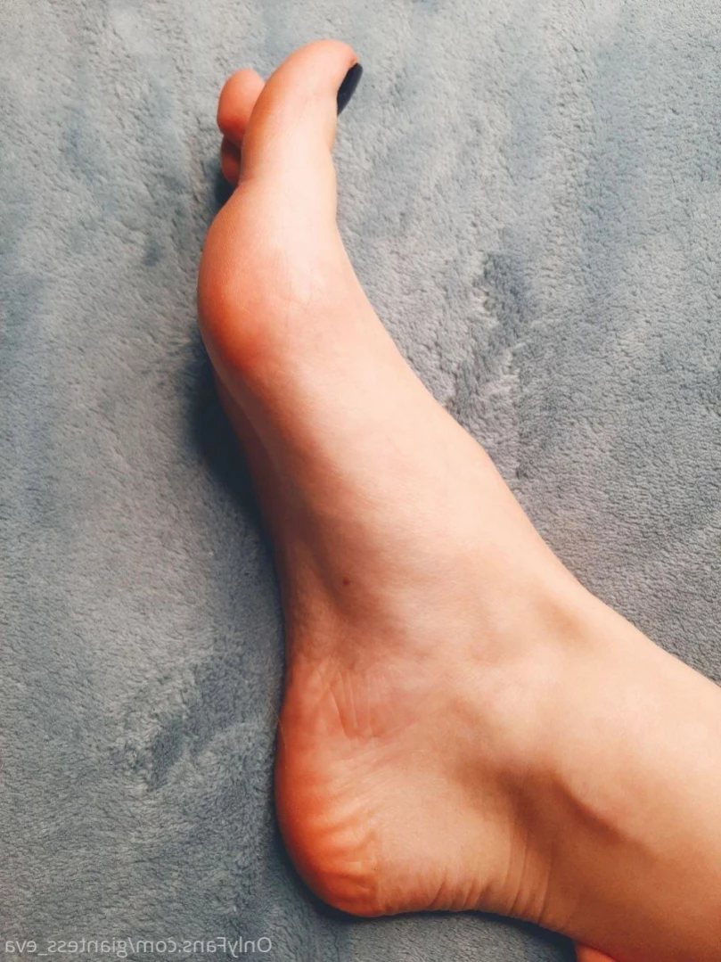 Giantess Eva [ giantess_eva ] Onlyfans leaked photo 12093063 on Hotleaks.tv