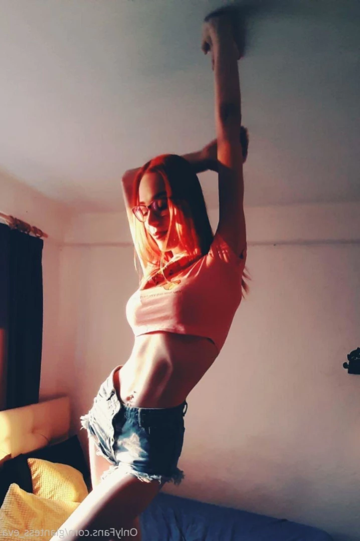 Giantess Eva [ giantess_eva ] Onlyfans leaked photo 13174770 on Hotleaks.tv