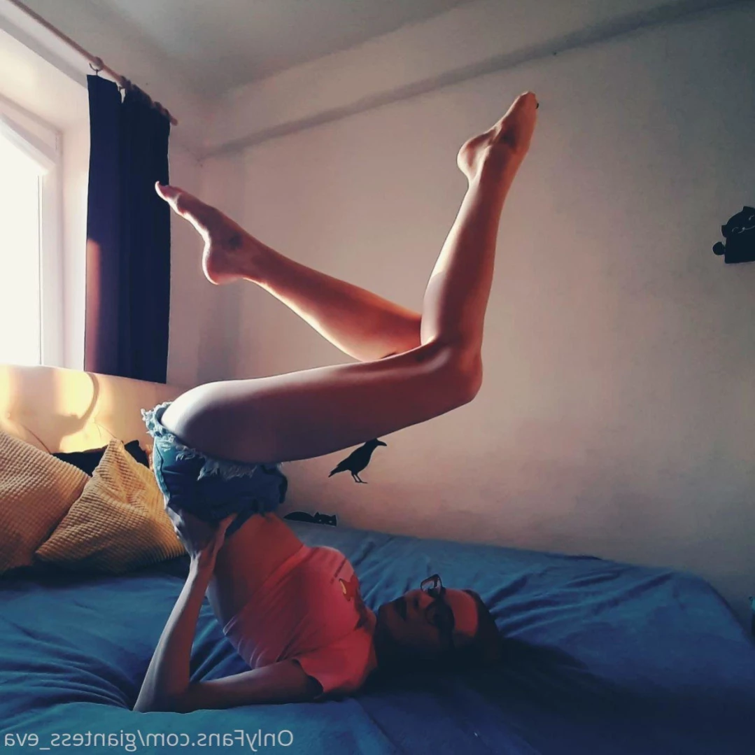 Giantess Eva [ giantess_eva ] Onlyfans leaked photo 13185250 on Hotleaks.tv