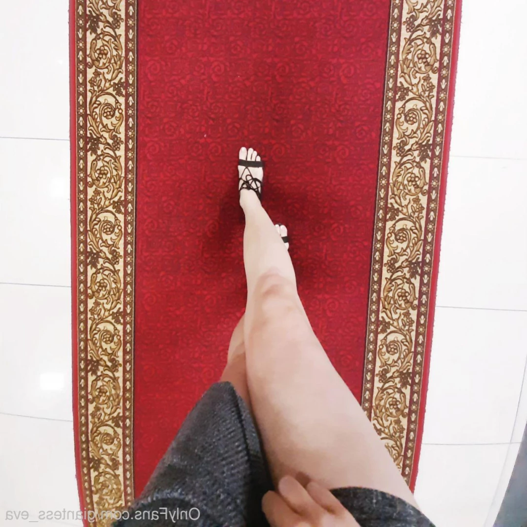 Giantess Eva [ giantess_eva ] Onlyfans leaked photo 13188099 on Hotleaks.tv