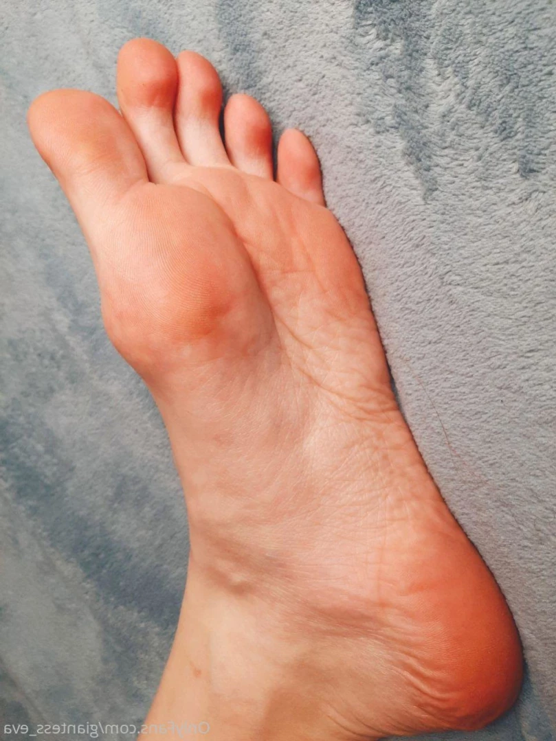 Giantess Eva [ giantess_eva ] Onlyfans leaked photo 13861162 on Hotleaks.tv