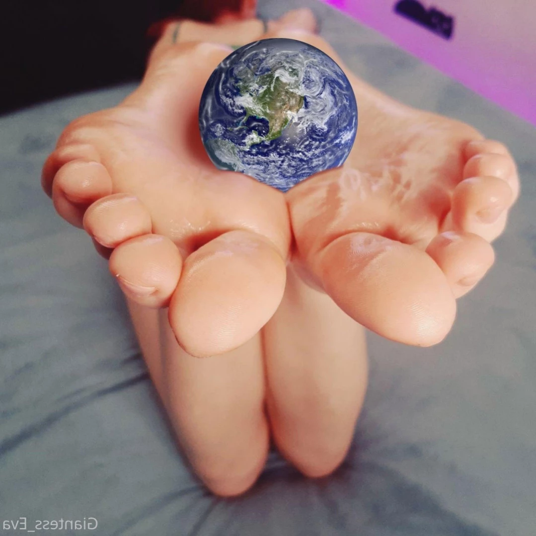 Giantess Eva [ giantess_eva ] Onlyfans leaked photo 14864858 on Hotleaks.tv