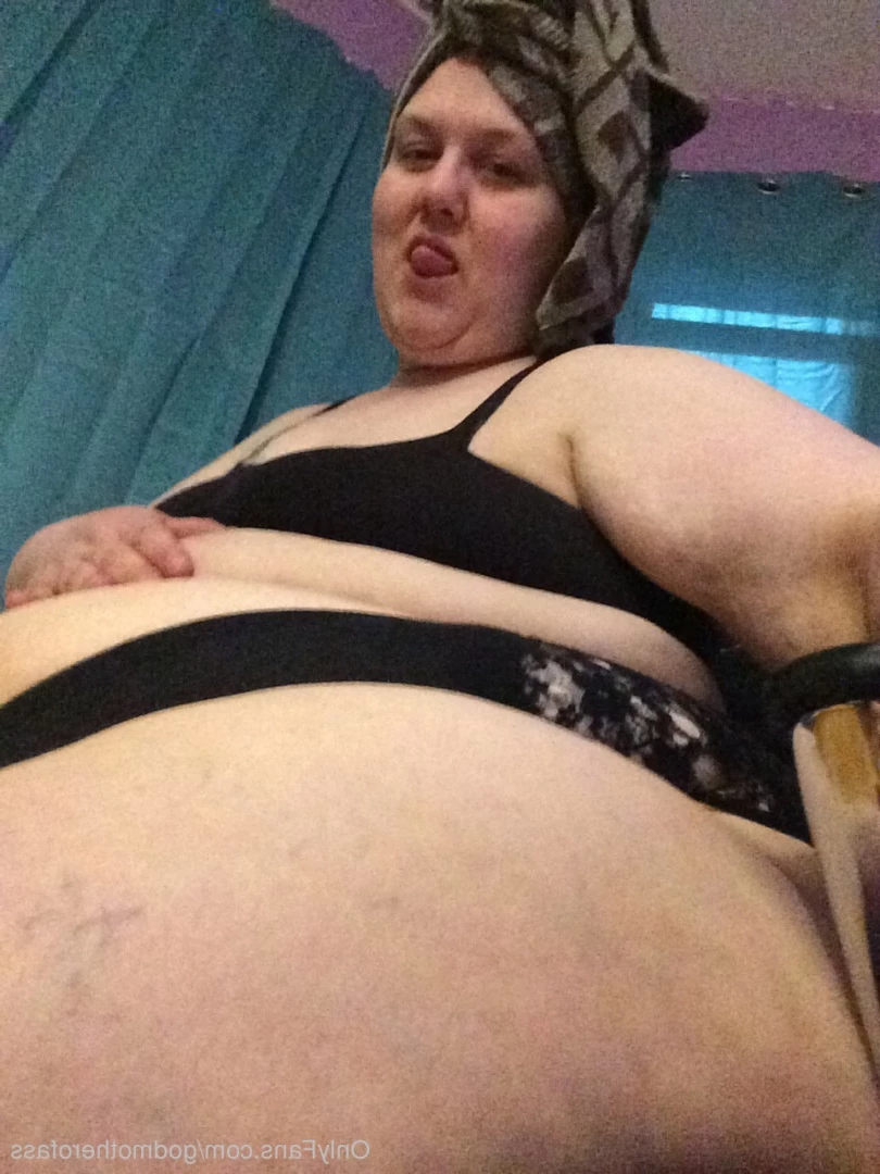 🧁GodMother Of Ass Mina Luciano🧁 [ godmotherofass ] Onlyfans leaked photo 8710403 on Hotleaks.tv