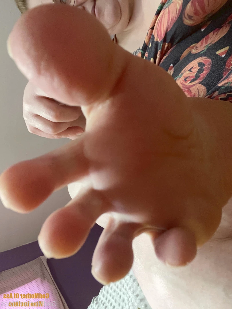 🧁GodMother Of Ass Mina Luciano🧁 [ godmotherofass ] Onlyfans leaked photo 8723806 on Hotleaks.tv