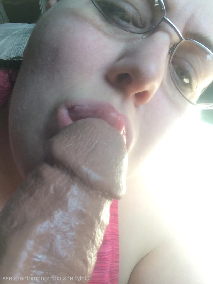 🧁GodMother Of Ass Mina Luciano🧁 [ godmotherofass ] Onlyfans leaked photo 8726331 on Hotleaks.tv