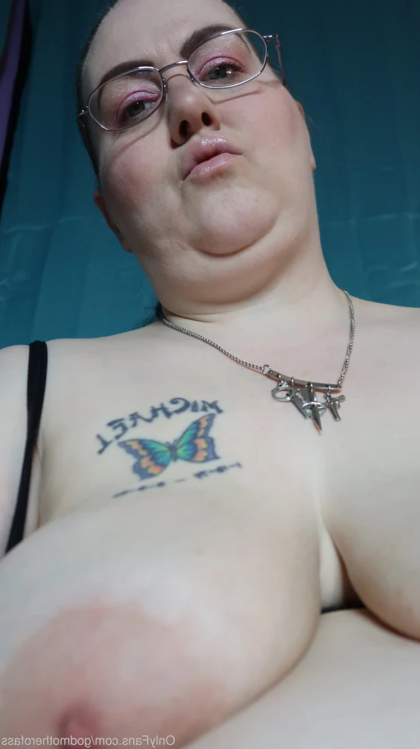🧁GodMother Of Ass Mina Luciano🧁 [ godmotherofass ] Onlyfans leaked photo 8744333 on Hotleaks.tv
