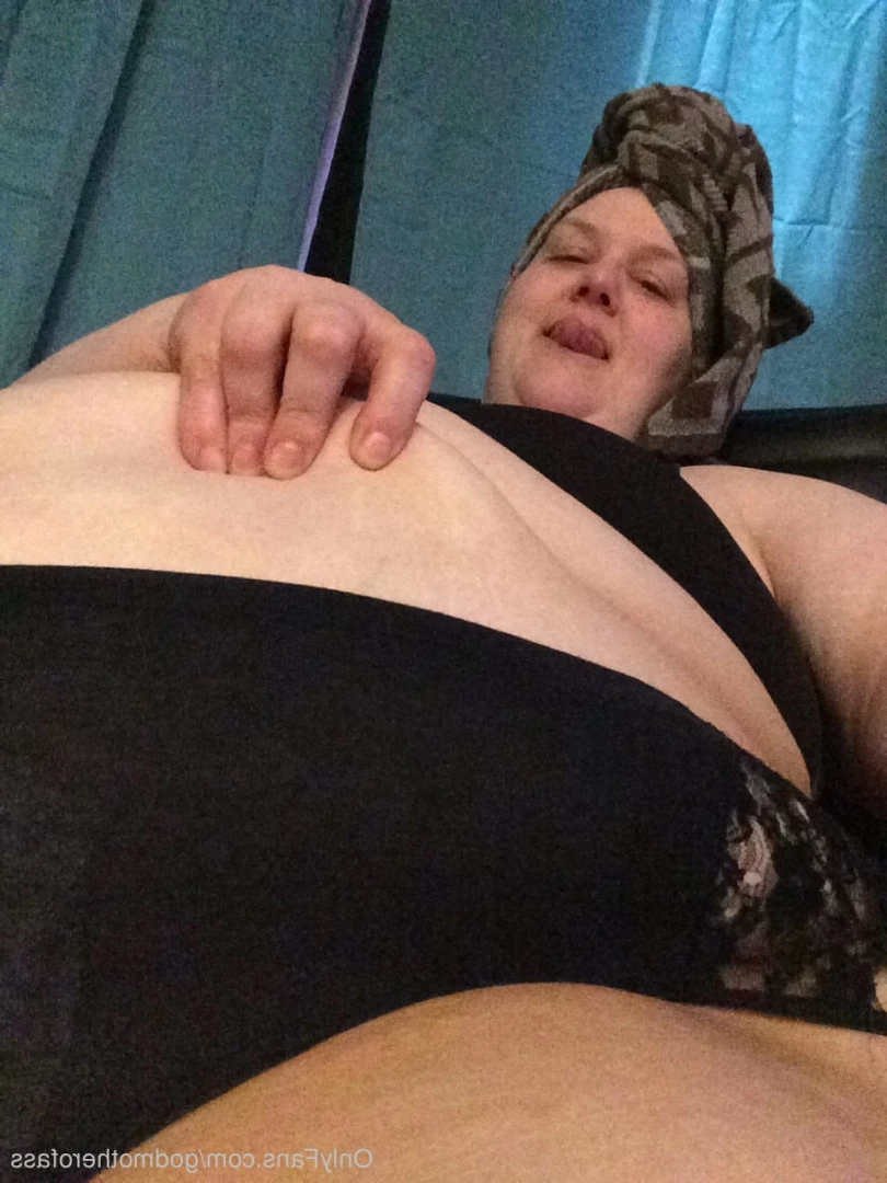 🧁GodMother Of Ass Mina Luciano🧁 [ godmotherofass ] Onlyfans leaked photo 8745141 on Hotleaks.tv