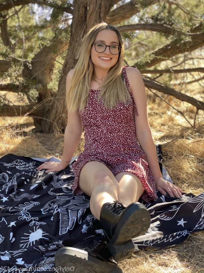 stoner girl next door 🍁 [ hawyee420 ] Onlyfans leaked photo 8689225 on Hotleaks.tv