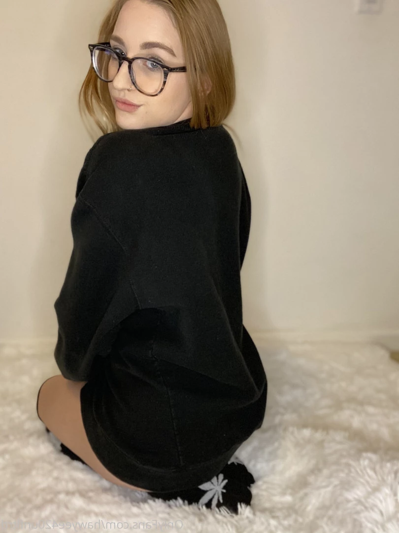 stoner girl next door 🍁 [ hawyee420 ] Onlyfans leaked photo 8689364 on Hotleaks.tv