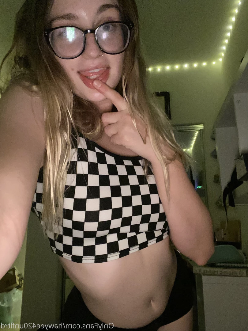 stoner girl next door 🍁 [ hawyee420 ] Onlyfans leaked photo 8689466 on Hotleaks.tv