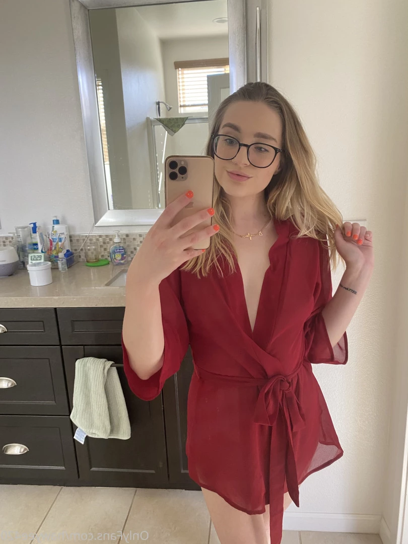 stoner girl next door 🍁 [ hawyee420 ] Onlyfans leaked photo 8690955 on Hotleaks.tv