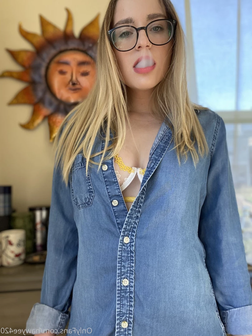 stoner girl next door 🍁 [ hawyee420 ] Onlyfans leaked photo 8692278 on Hotleaks.tv