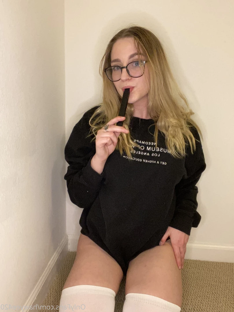 stoner girl next door 🍁 [ hawyee420 ] Onlyfans leaked photo 8692590 on Hotleaks.tv