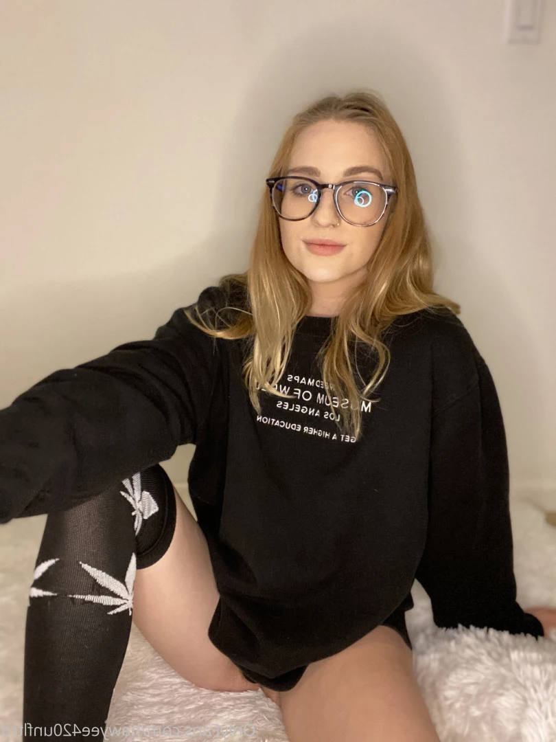 stoner girl next door 🍁 [ hawyee420 ] Onlyfans leaked photo 8692936 on Hotleaks.tv