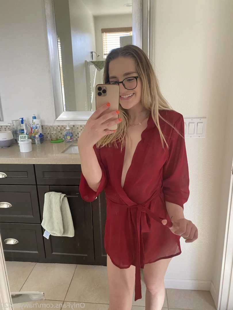 stoner girl next door 🍁 [ hawyee420 ] Onlyfans leaked photo 8697113 on Hotleaks.tv