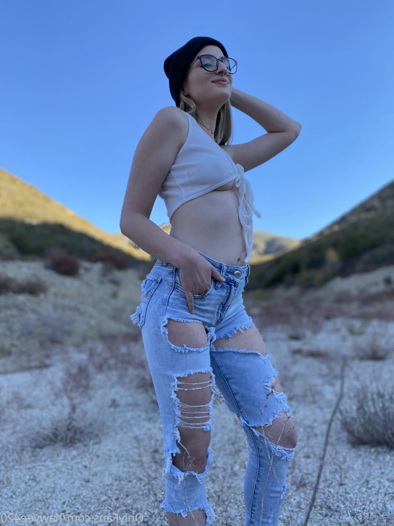 stoner girl next door 🍁 [ hawyee420 ] Onlyfans leaked photo 8697665 on Hotleaks.tv