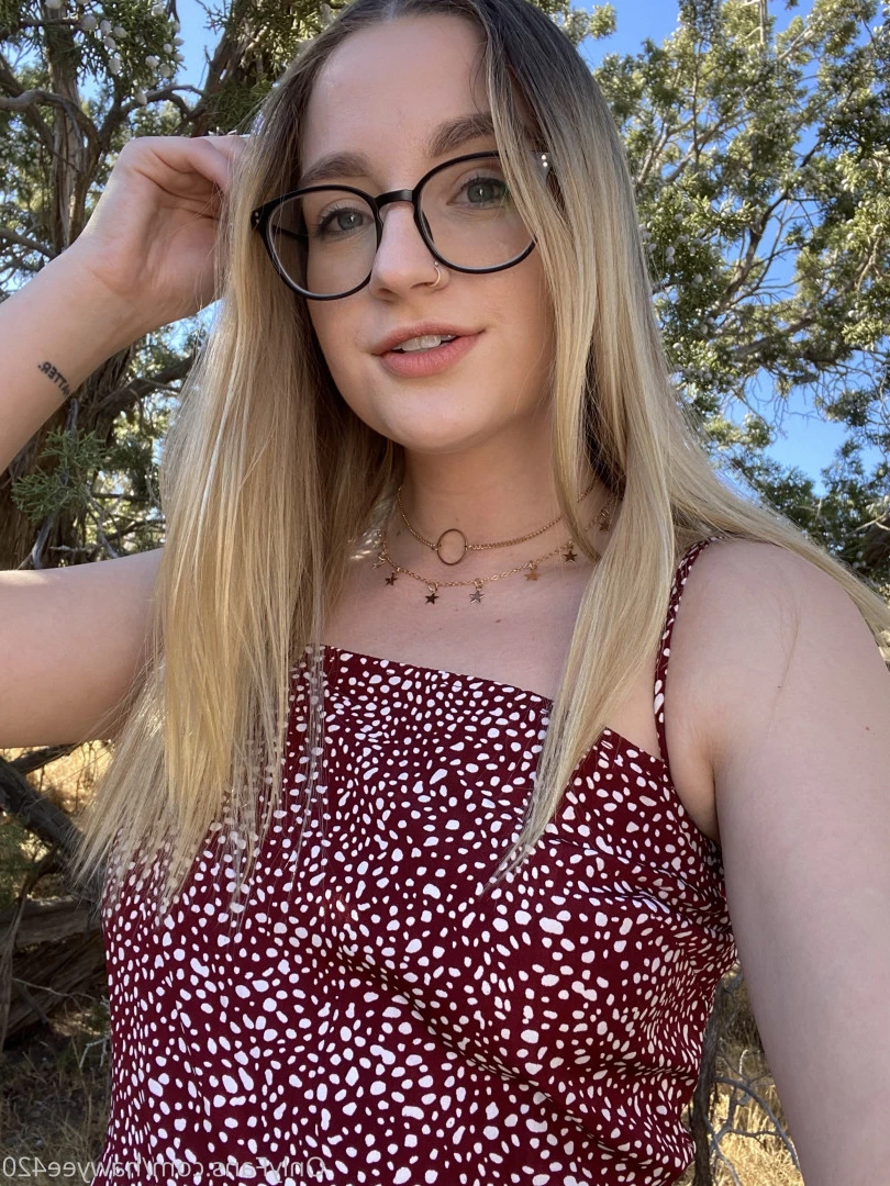 stoner girl next door 🍁 [ hawyee420 ] Onlyfans leaked photo 8698179 on Hotleaks.tv