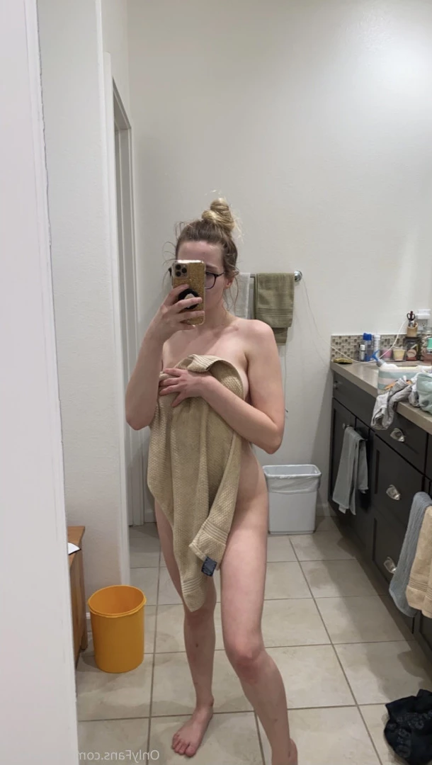 stoner girl next door 🍁 [ hawyee420 ] Onlyfans leaked photo 8698888 on Hotleaks.tv