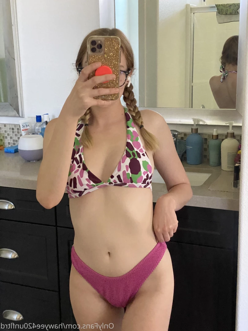 stoner girl next door 🍁 [ hawyee420 ] Onlyfans leaked photo 8699367 on Hotleaks.tv