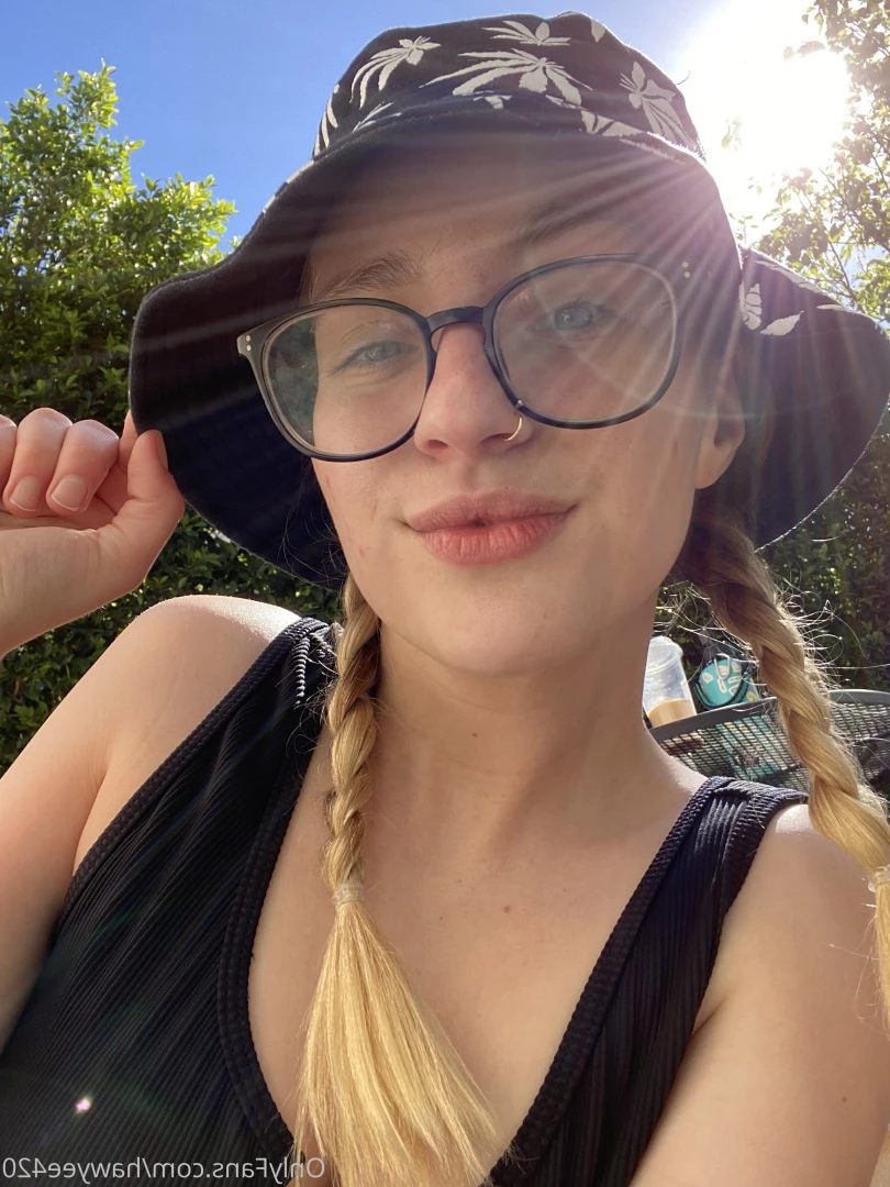 stoner girl next door 🍁 [ hawyee420 ] Onlyfans leaked photo 8699895 on Hotleaks.tv