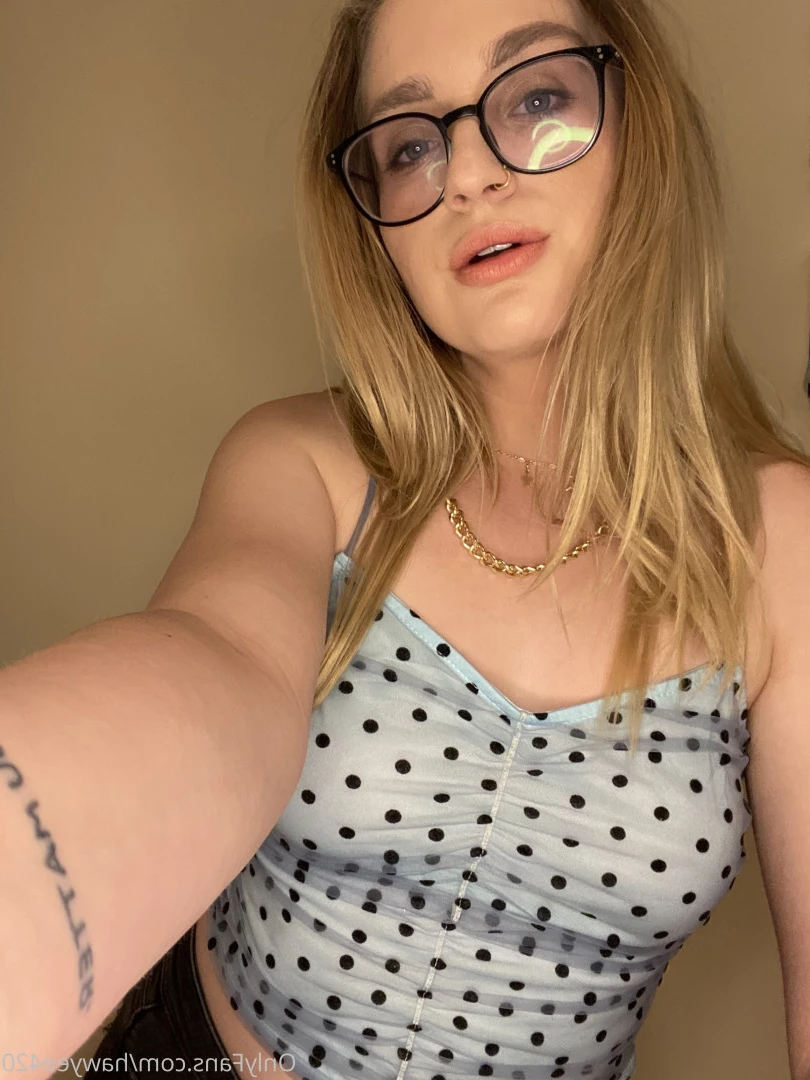 stoner girl next door 🍁 [ hawyee420 ] Onlyfans leaked photo 8701194 on Hotleaks.tv