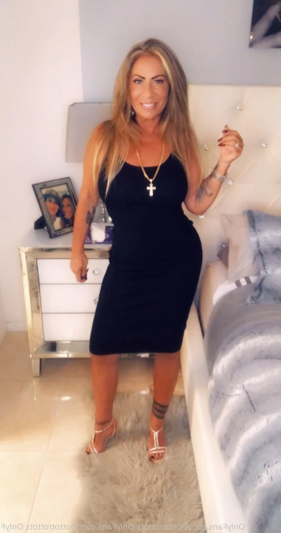 Queen Tots [ hottotrottots ] Onlyfans leaked photo 8464619 on Hotleaks.tv