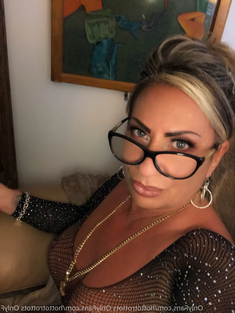 Queen Tots [ hottotrottots ] Onlyfans leaked photo 8470135 on Hotleaks.tv
