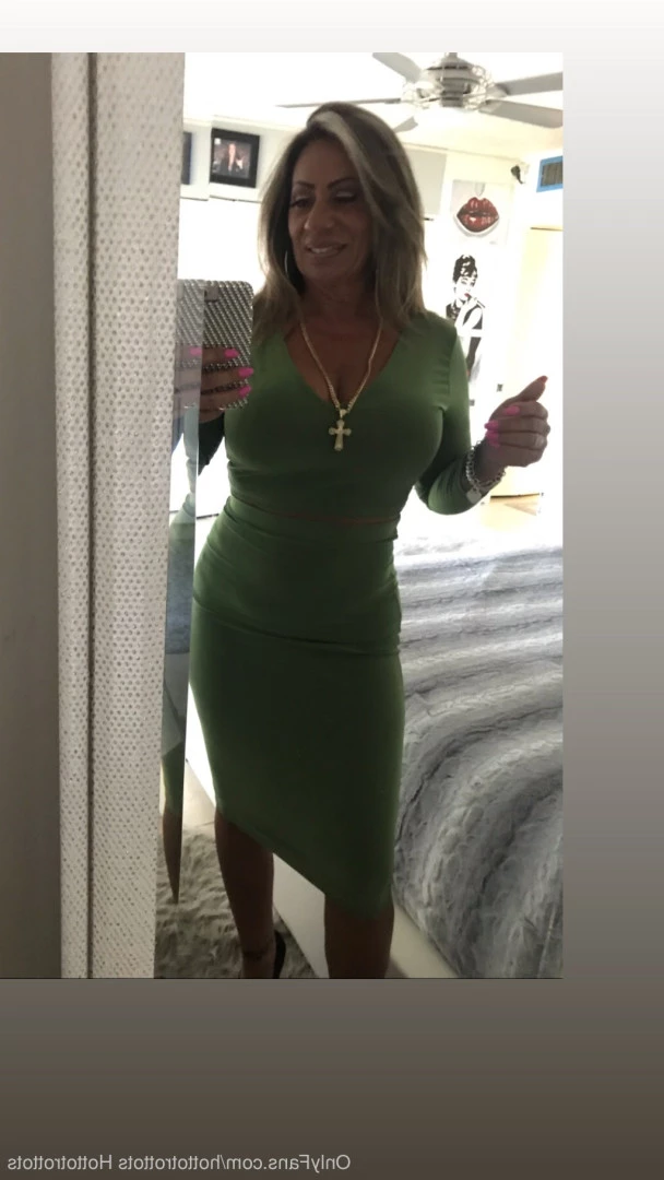 Queen Tots [ hottotrottots ] Onlyfans leaked photo 8476291 on Hotleaks.tv