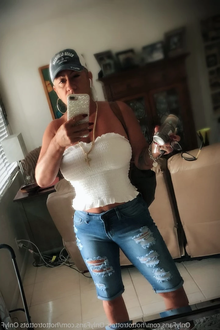 Queen Tots [ hottotrottots ] Onlyfans leaked photo 8482571 on Hotleaks.tv