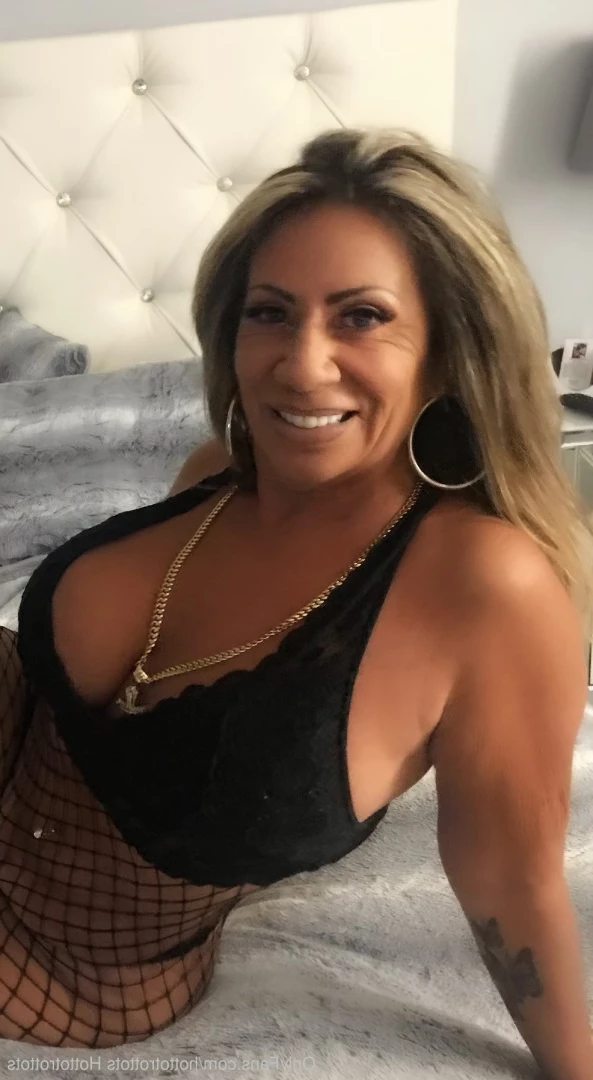 Queen Tots [ hottotrottots ] Onlyfans leaked photo 8485683 on Hotleaks.tv