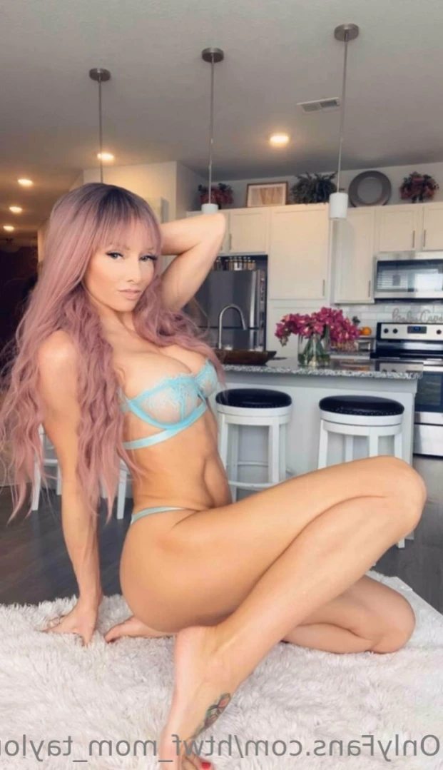 htwf_mom_taylor Onlyfans leaked photo 10867788 on Hotleaks.tv