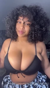10381751