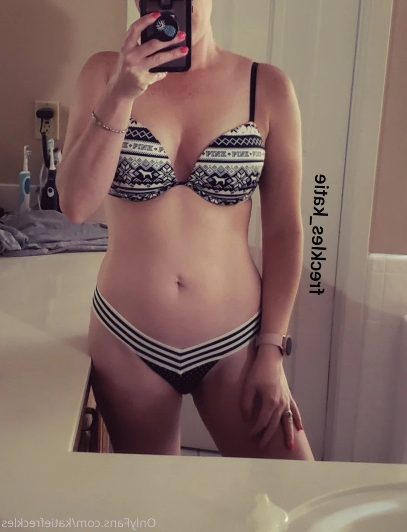 Katie Freckles 💋 [ katiefreckles ] Onlyfans leaked photo 10205969 on Hotleaks.tv