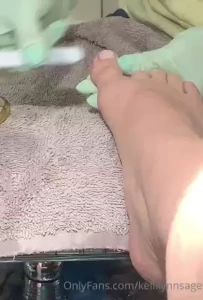 Tickle Queen [ kellilynnsage ] Onlyfans leaked video 18196006 on Hotleaks.tv