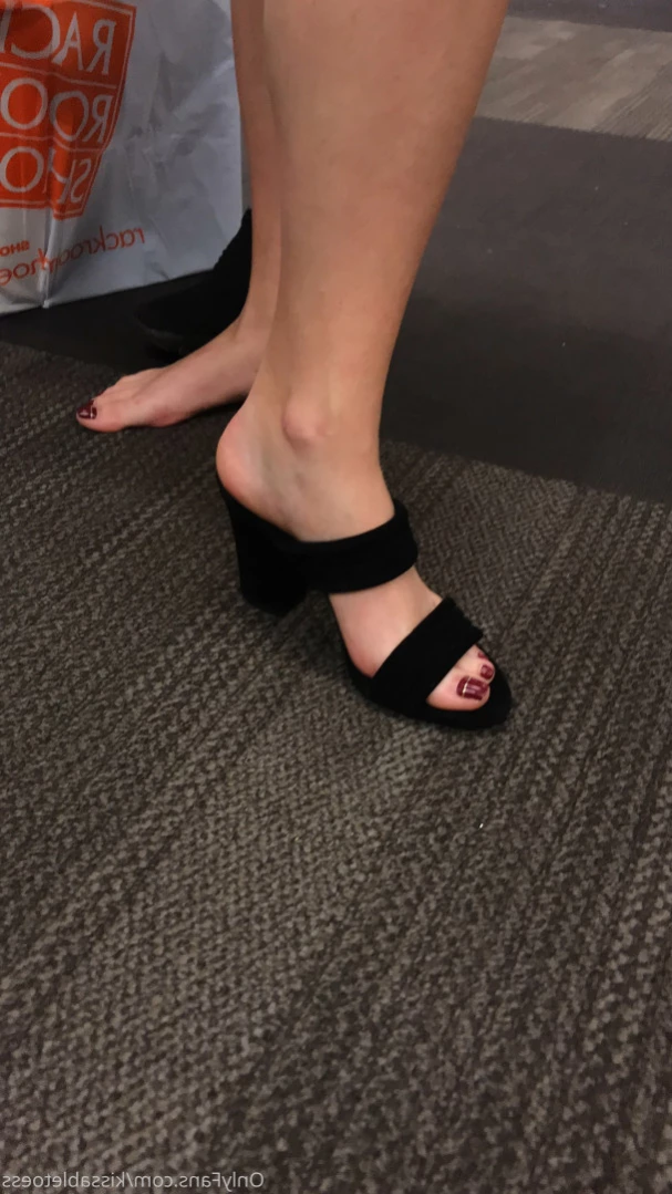 Kissable Toes [ kissabletoess ] Onlyfans leaked photo 12121714 on Hotleaks.tv