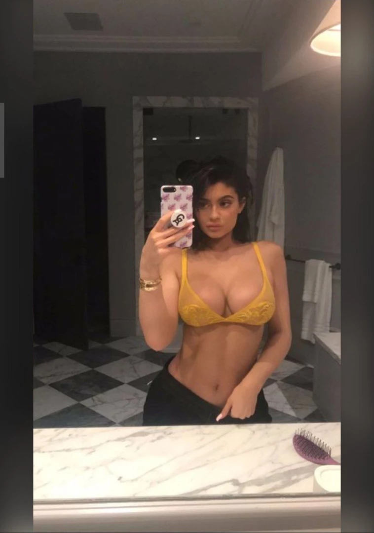 kyliejenner.2 Onlyfans leaked photo 8613794 on Hotleaks.tv