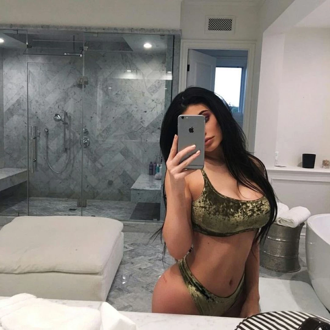 kyliejenner.2 Onlyfans leaked photo 8613975 on Hotleaks.tv