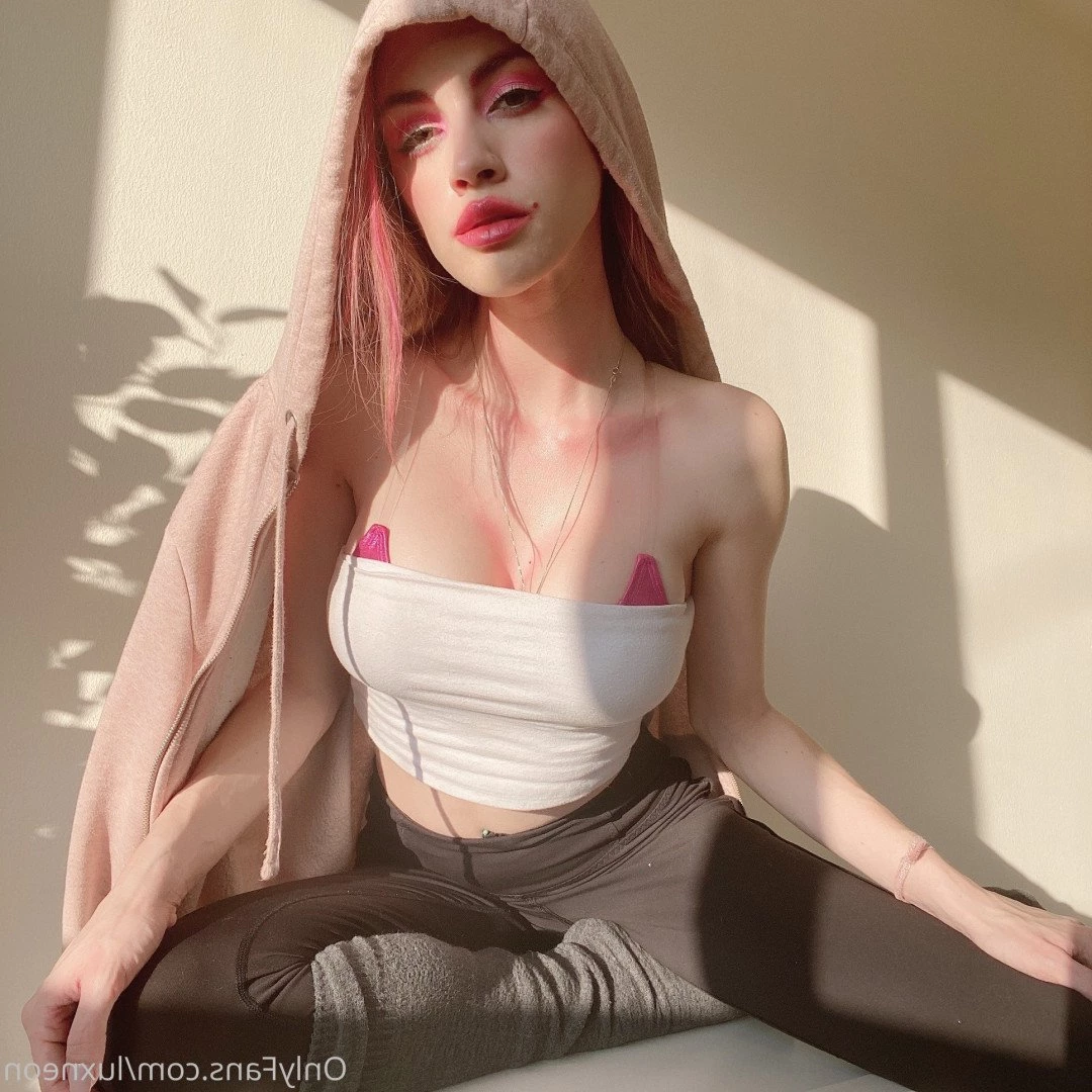 Busty Petite Lux [ luxneon ] Onlyfans leaked photo 752268 on Hotleaks.tv