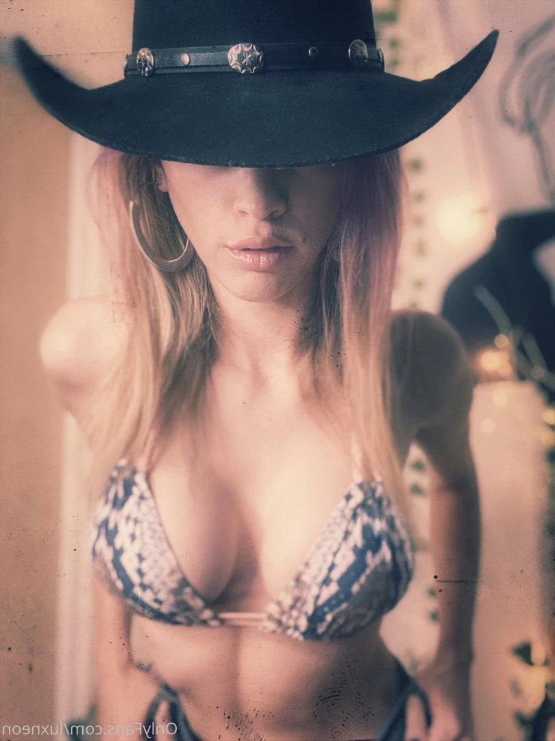 Busty Petite Lux [ luxneon ] Onlyfans leaked photo 753164 on Hotleaks.tv