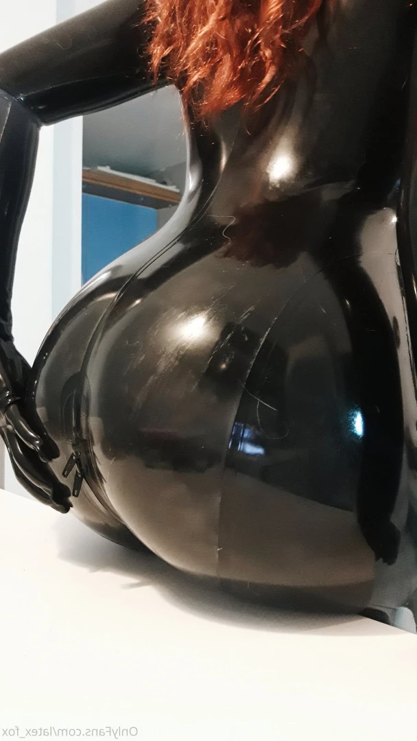 Latex Fox [ latex_fox ] Onlyfans leaked photo 8431375 on Hotleaks.tv