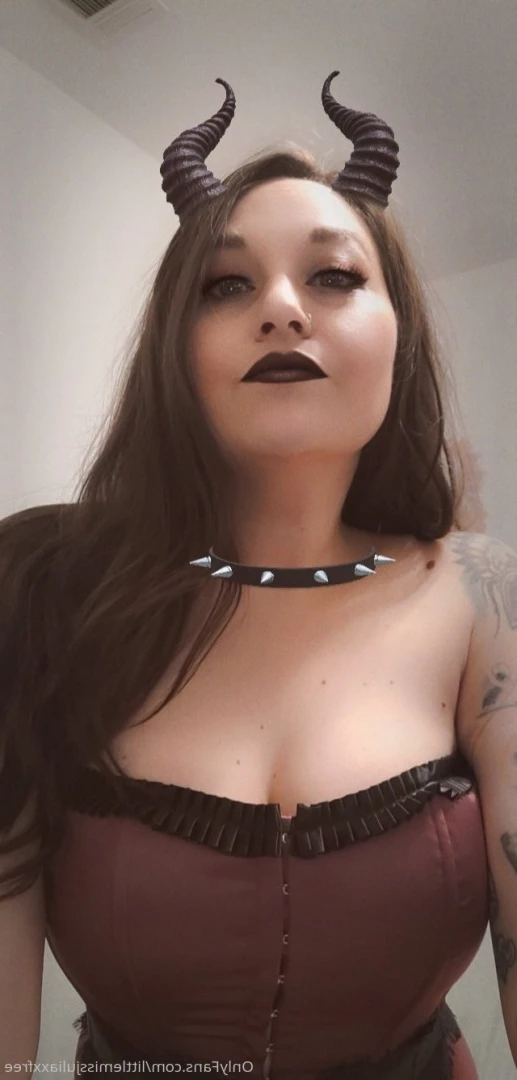Little Miss JuliaXX [ littlemissjuliaxxfree ] Onlyfans leaked photo 10070373 on Hotleaks.tv