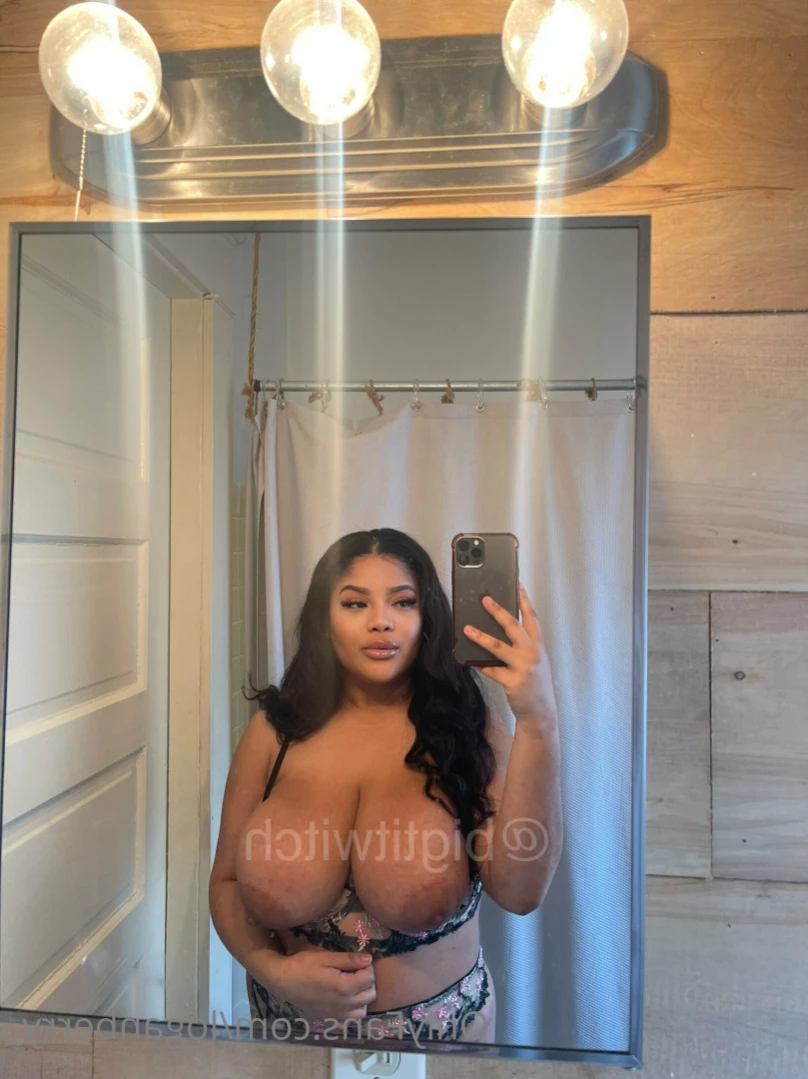 the big tit witch [ loganberry_ ] Onlyfans leaked photo 10912337 on Hotleaks.tv