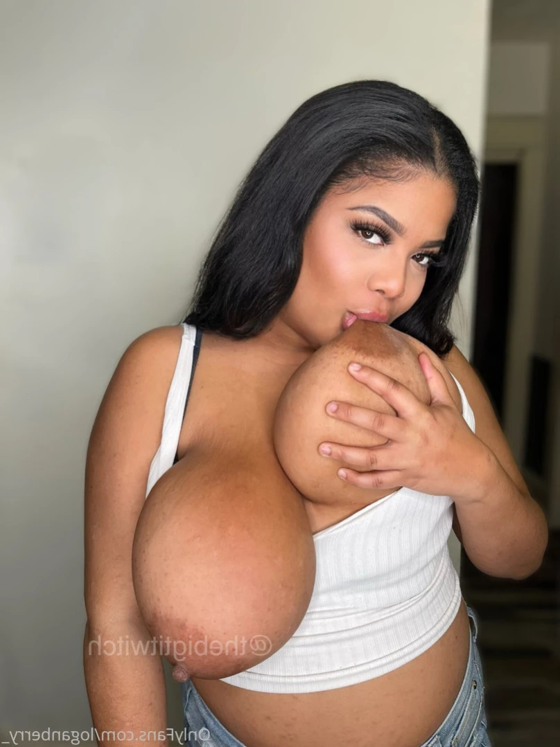 the big tit witch [ loganberry_ ] Onlyfans leaked photo 11547094 on Hotleaks.tv