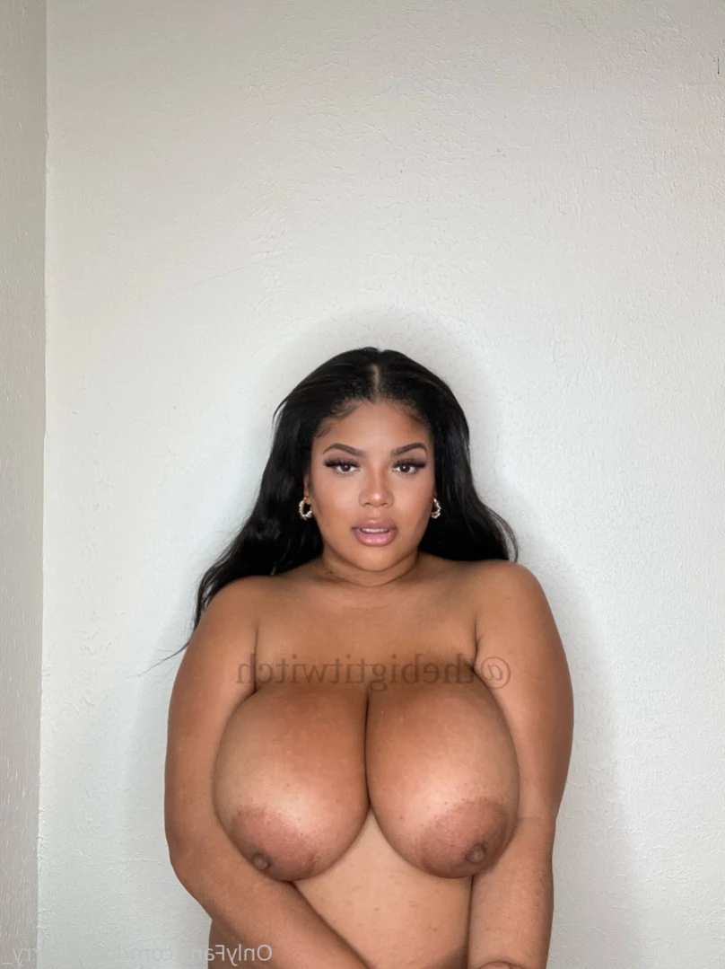 the big tit witch [ loganberry_ ] Onlyfans leaked photo 11547220 on Hotleaks.tv