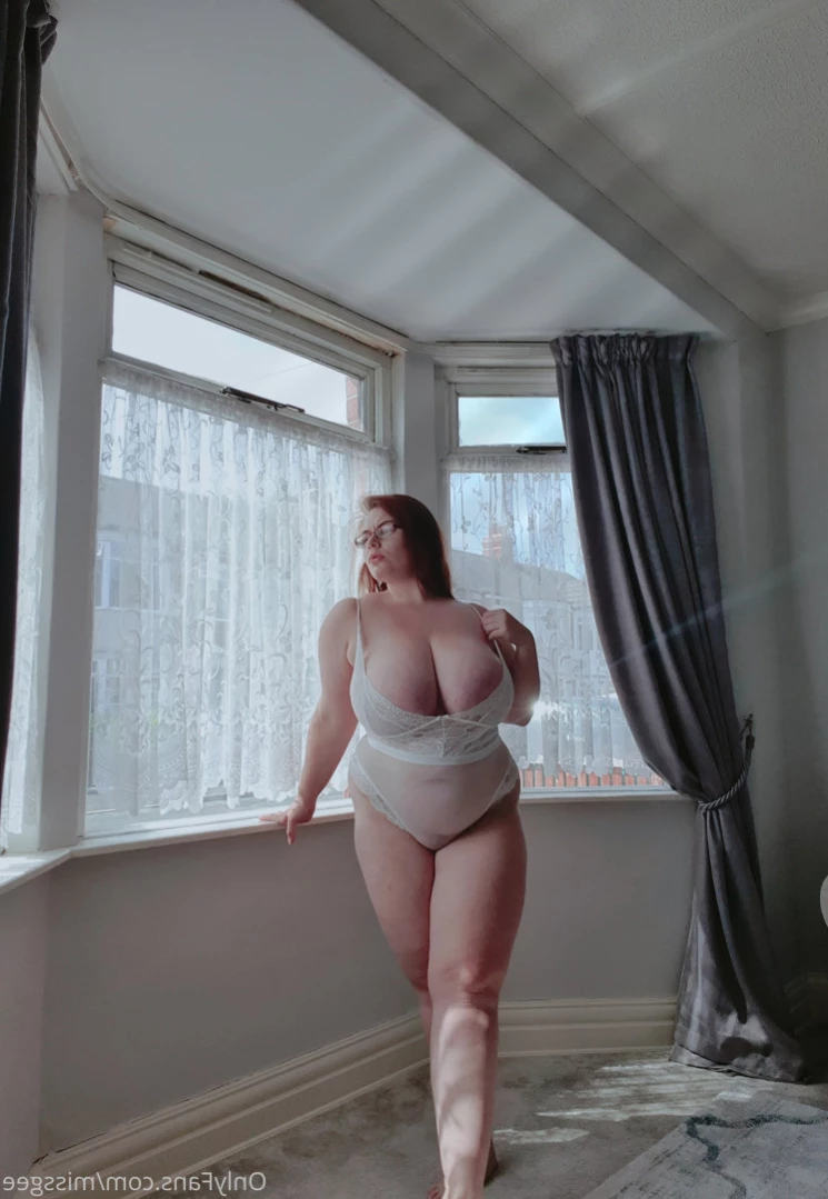 💜GeorginaGee💜 Huge Naturals 38KK [ georginagee ] Onlyfans leaked photo 11506371 on Hotleaks.tv