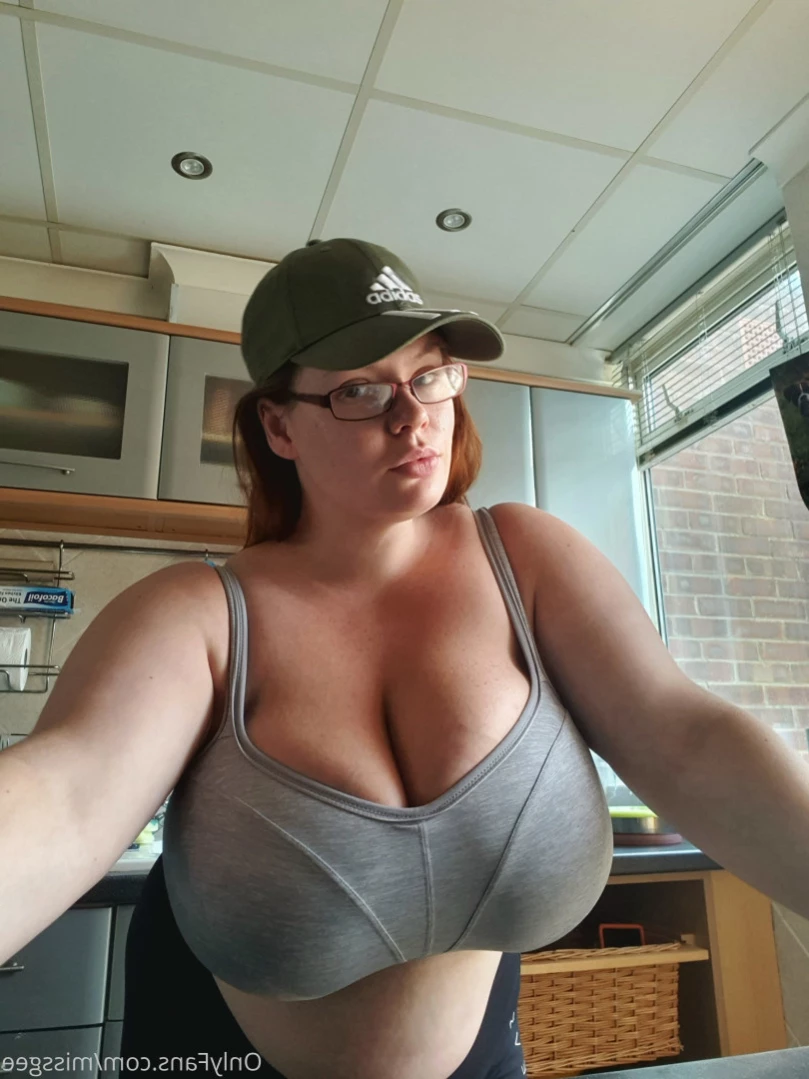 💜GeorginaGee💜 Huge Naturals 38KK [ georginagee ] Onlyfans leaked photo 11508136 on Hotleaks.tv
