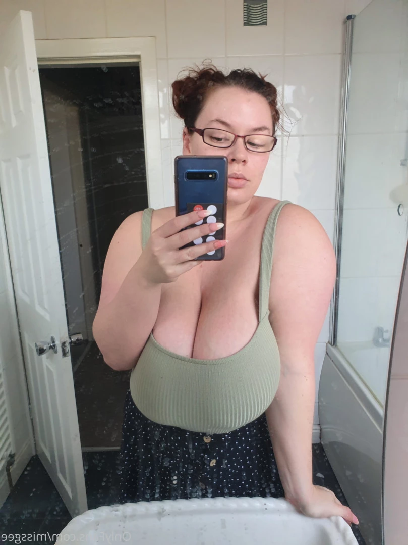 💜GeorginaGee💜 Huge Naturals 38KK [ georginagee ] Onlyfans leaked photo 11508485 on Hotleaks.tv