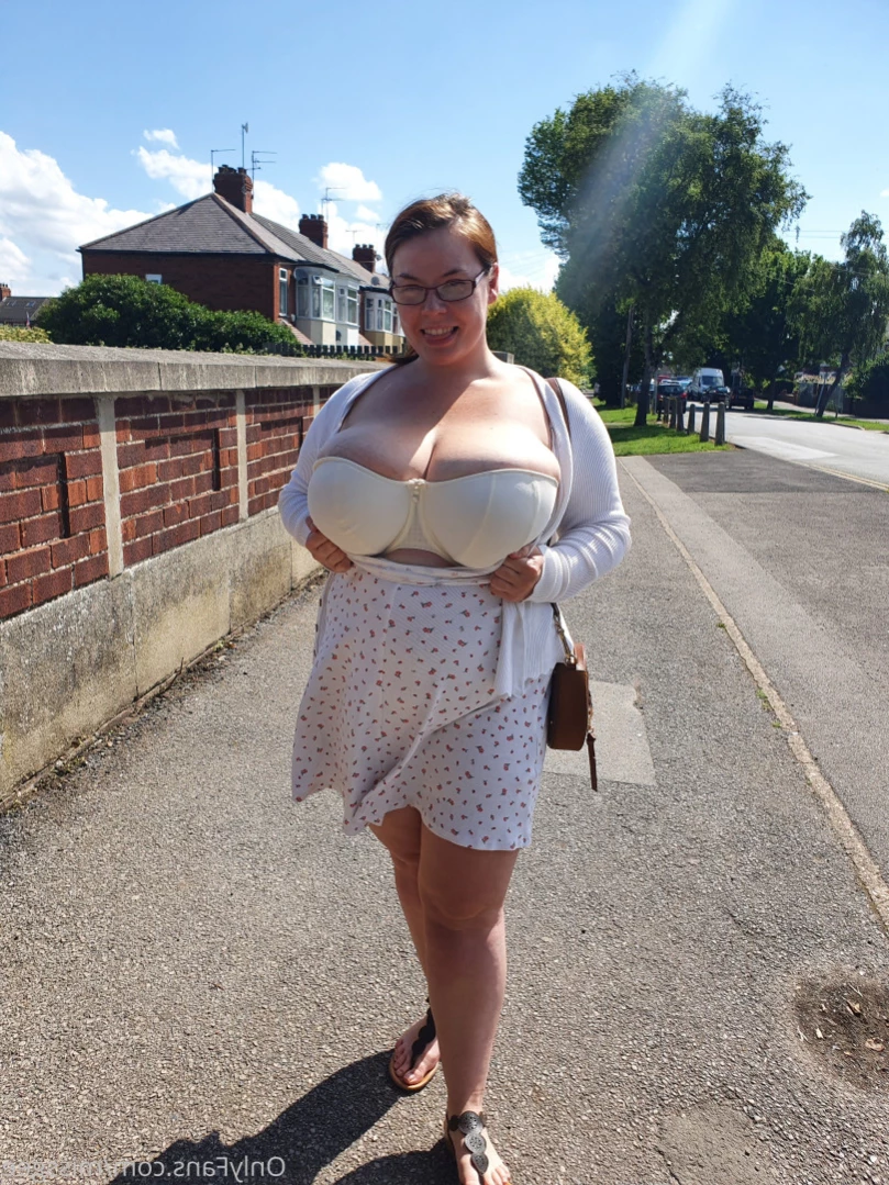 💜GeorginaGee💜 Huge Naturals 38KK [ georginagee ] Onlyfans leaked photo 11516256 on Hotleaks.tv